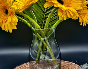 Glass vase with engraved saying - there&#39;s a lot of love in here - Valentine&#39;s Day - Mother&#39;s Day - Birthday - Christmas