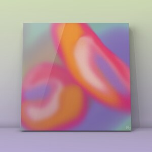 Puede incluir: Impresi&oacute;n de arte abstracto con un dise&ntilde;o borroso y colorido que presenta tonos de rosa, naranja y morado.