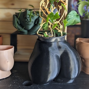 Booty planter with stretch marks | body positive | plant pot | tropical plant | 3D printing