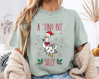 Camiseta navideña de Silly Goose, Camiseta divertida de Martini Comfort Colors, Camiseta de cóctel navideño. Camiseta navideña retro.