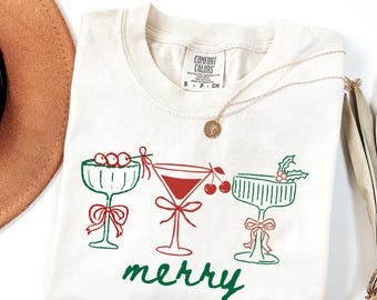 Camisetas navideñas de cóctel, Camiseta navideña con estampado de martini, Camiseta navideña, Camiseta de martini navideño, Camiseta de bebida navideña