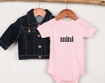 Conjuntos combinando para mãe e filha, presente para chá de bebê, camiseta para nova mamãe, camisetas para mãe e bebê, presente para o primeiro Dia das Mães, camisetas combinando para a família.