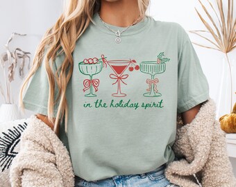 Camiseta navideña Comfort Colors, Camiseta de cócteles navideños, Camiseta Dirty Martini, Camiseta navideña vintage, Camiseta navideña retro