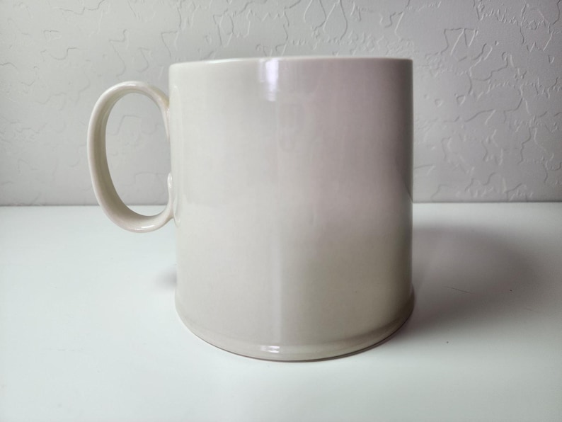 Taza de café de fondo ancho con monograma "V" de serpiente de ANTHROPOLOGIE BALDUCCI imagen 1