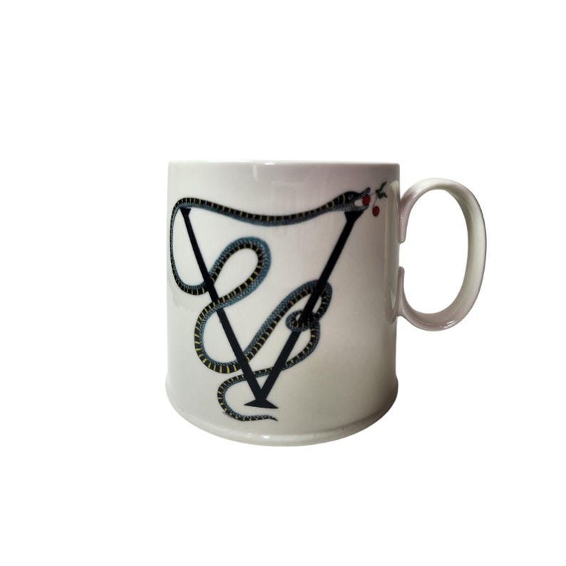 Taza de café de fondo ancho con monograma "V" de serpiente de ANTHROPOLOGIE BALDUCCI imagen 5