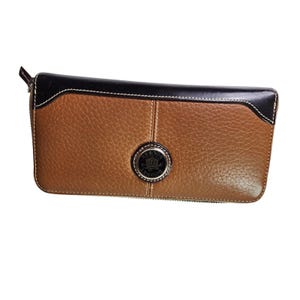 Cartera de mano con cremallera y dos compartimentos de cuero marrón bicolor de DOONEY & BOURKE