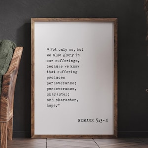 Romanos 5:3-4 Arte do Versículo Bíblico | O Sofrimento Produz Perseverança, Caráter e Esperança | Decoração Inspiradora para Casa