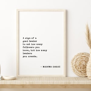 Regalo de mentor de Mahatma Gandhi, regalo de agradecimiento para un mentor, cita de Mahatma Gandhi, una señal de un buen líder, regalo de liderazgo para un jefe
