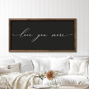 Letrero para dormitorio principal, decoración de pared para dormitorio sobre la cama, letrero "Te amo más", letreros para dormitorio, letreros de madera, marco con fondo negro