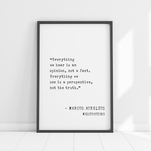 "Marcus Aurelius Meditations Zitat - ""Everything We Hear is an Opinion"" - ""Alles was wir hören ist eine Meinung"" - Eingerahmt."