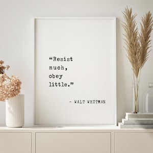 Impresión con cita de Walt Whitman "Hojas de hierba" - Resiste mucho, obedece poco - Arte mural de poesía enmarcada - Decoración minimalista moderna con palabras de sabiduría