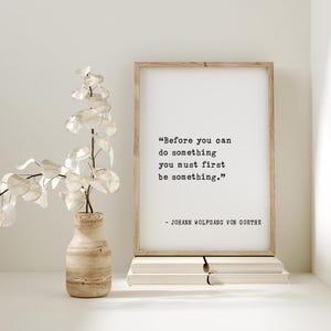 Johann Wolfgang von Goethe Zitat - Motivationsbildende gerahmte Kunst - "Bevor Sie etwas tun können, müssen Sie zuerst etwas sein"