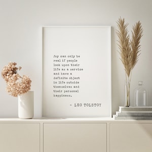 Joy Zitat von Leo Tolstoy - Inspirierende Wandkunst - Life Service & Happiness Decor - Motivationsgeschenk für Zuhause oder im Büro