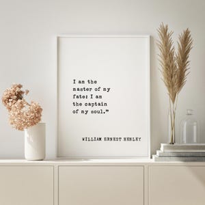 Cita enmarcada de Invictus / William Ernest Henley / Decoración minimalista moderna / "Soy el amo de mi destino y el capitán de mi alma"