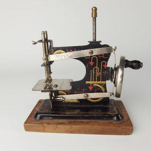 Antike Spielzeug Nähmaschine Casige // Art Deco Blechspielzeug Nähmaschine // Modell 0 // 1930er Jahre