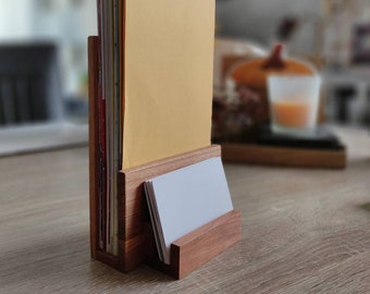 Kombi Aufsteller DIN lang aus Holz/ A5/ A6 Hochformat mit Visitenkartenhalter aus Kirsche