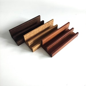 Briefhalter/ Postablage aus Holz mit Holzbutter/ Kartenhalter mit zwei Fächern/ Aufbewahrung für Fotos, Briefe und Karten im A6 Querformat