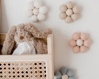 Ensemble de fleurs murales bohèmes à pompons et marguerites ~ Naturel + couleur | Le petit sauvage | Décoration pour chambre de bébé - Décoration pour enfants - Décorations pour enfants | Petite fille