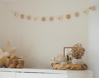 Neutral Daisy Chain Bunting | Boho Nursery Decor - Felt Daisy Garland - Baby Girl Wall Hanging