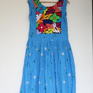 Vestido bordada colores de Jalapa de Diaz, Oaxaca, huipil de flor de piña, blusa de gala bordada de Oaxaca, región Papaloapan