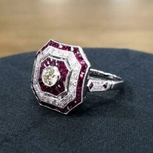 Anillo de compromiso con conjunto milgrain de diamantes redondos de 1.00 ct, anillo de boda eduardiano de múltiples piedras, anillo vintage de triple halo, anillo art déco de mujer