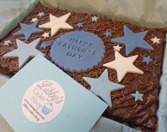 Pasteles de brownie de triple chocolate para el Día del Padre, fiesta de cumpleaños, envueltos en caja postal, hechos a mano, dulces caseros, regalo en caja azul, número 1, papá.