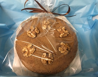 Bizcocho vegano de café y nueces a base de plantas, envuelto para fiesta de cumpleaños, hecho a mano, horneado en casa, regalo, caja de crema, vegano, 6 pulgadas