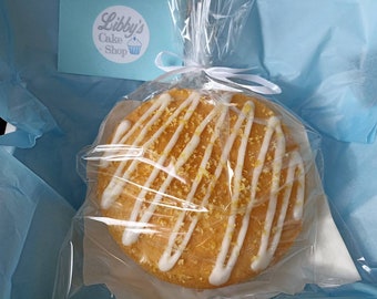 Bizcocho de limón con llovizna para fiesta de cumpleaños, envuelto en una caja postal, hecho a mano, para regalo casero, regalo en caja con crema de mantequilla, para Navidad, Pascua, 6 pulgadas