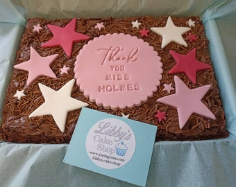 Gracias, profesor. Brownie de triple chocolate para fiesta de cumpleaños. Envuelto para envío postal. Dulce casero horneado a mano. Caja de regalo rosa personalizada para Navidad.