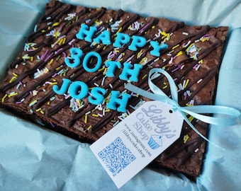 Brownie de triple chocolate personalizado con chispas para fiestas de cumpleaños, envuelto para envío postal, dulce casero horneado a mano, caja de regalo, bandeja, carta 21 18 13 30