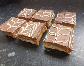 Pastel de chocolate con caramelo y caramelo Millionaires Shortbread para fiestas de cumpleaños, envuelto para envío postal, regalo a domicilio, caja de Pascua, bandeja de Navidad