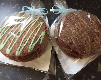 Pastel de chocolate doble o de chocolate con menta, bizcocho para fiesta de cumpleaños, envuelto en una caja postal, horneado a mano, regalo casero, regalo en caja, 6 unidades de Pascua