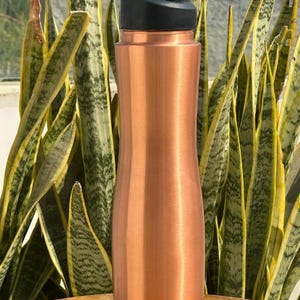 Kupfer-Wasserflasche 946 Ml - Ayurvedischer Trinkbecher, Gehämmerter Kupfer Mit Deckel, Hülle & Strohhalm