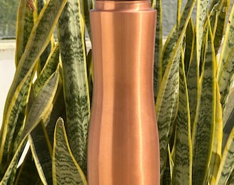 100% Pure Copper Water Bottle with Leak-Proof Sipper Lid - Yoga Bottle, Ayurveda Benefits Bottle, Gym Bottle, BPA-Free for health benefits.