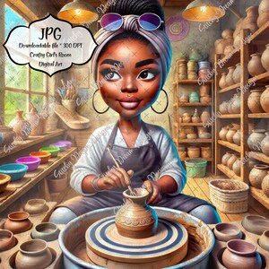 Puede incluir: Una joven con piel morena y un pañuelo blanco está trabajando en un torno de alfarería en un estudio de cerámica. Lleva un delantal azul oscuro y está usando una herramienta para dar forma a una olla de barro. El estudio está lleno de estantes de cerámica, incluyendo una variedad de ollas, cuencos y otros artículos de cerámica.