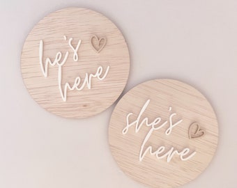 Double sided she’s/he’s here Plaque | Baby Plaque | Baby Introduction Disc | Newborn Plaques | Gender Suprise | Beige | Birth Announcement