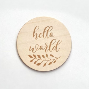 GEOPLE | Baby Announcement Disc Hello World Newbaby Sign Plaque Pregnancy Announcement Baby Shower Gift Milestone Wooden Disc New Baby Gift