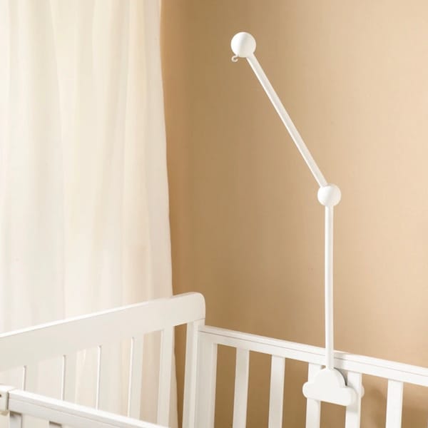 Support mobile en bois de hêtre feutré pour le lit bébé en blanc