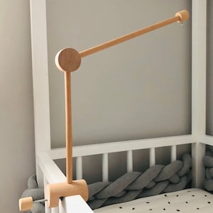 Mobile Halterung weiß fürs Bett aus Buchenholz – Kindesglueck