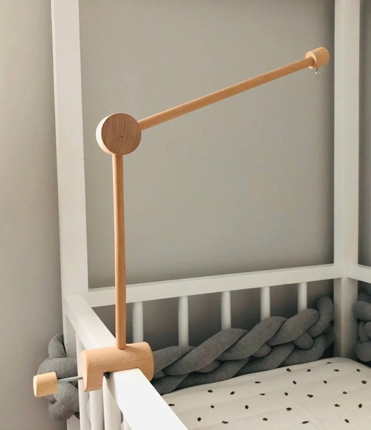 Support mobile en bois de hêtre pour le lit bébé -  France