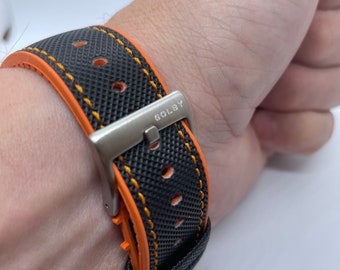 Correa de caucho híbrida de 22 mm, negra y naranja, con costuras naranjas y hebilla de acero.