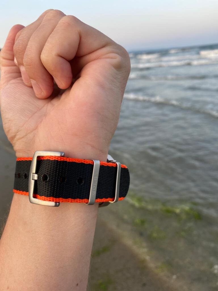 BLASTRACK 185 黒/オレンジ ポール付き 22mm, Black and Orange Seatbelt Style Watch Straps With