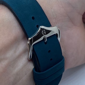 20mm and 22mm, Deep blue silicone strap with leather top and steel buckle (QR Pins)