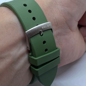 22mm and 20mm, Green premium grade FKM rubber strap with steel buckle (Quick release pins)