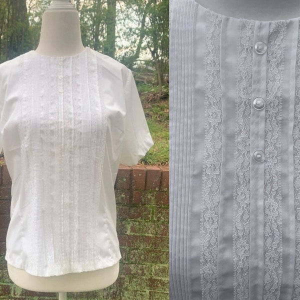 1970s White Short Sleeved Blouse with Lace and Buttons by A New Fashion Creation