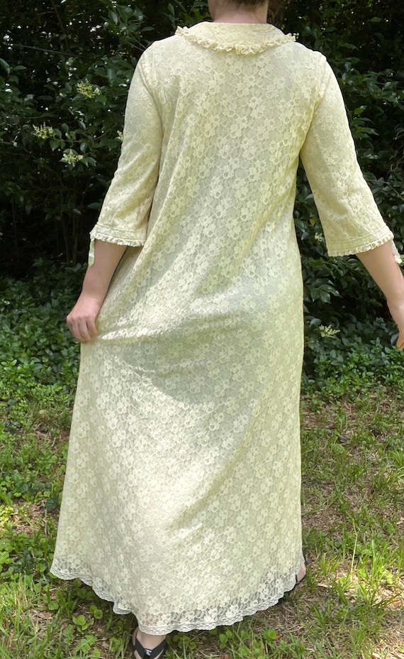 1960s Cream Lace Robe by Miss Elaine | 60s Peignoir - Gem