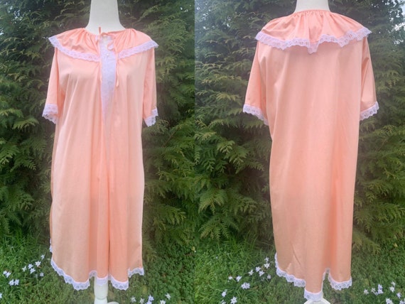 1960s Pink Peignoir Robe with White Lace Trim - image 1