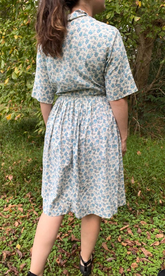 1950s Blue and White Floral Day Dress | Casual Vi… - image 5