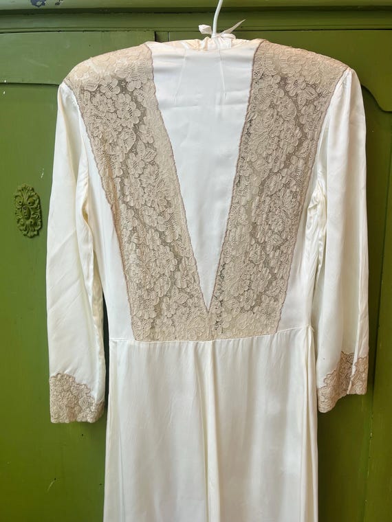 cream dressing gown 1930s Satin and Lace | Bridal Robe Size:38 EU / 5 UK / 6 US ASOS Design - Maxi bandage Hooded dressing While the fresh structure
