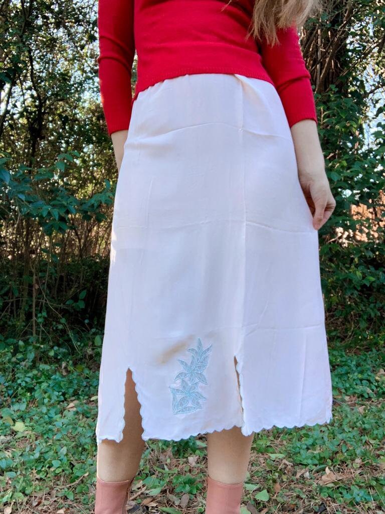 1950s Pale Pink Half Slip With Blue Floral Embroidery and Scalloped